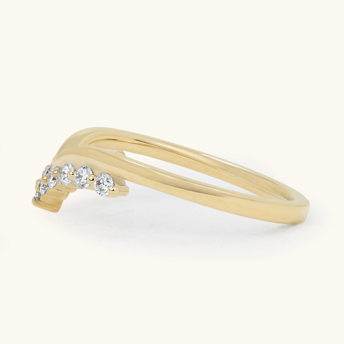 Round Diamond Winged Chevron Curved Band Wedding Ring