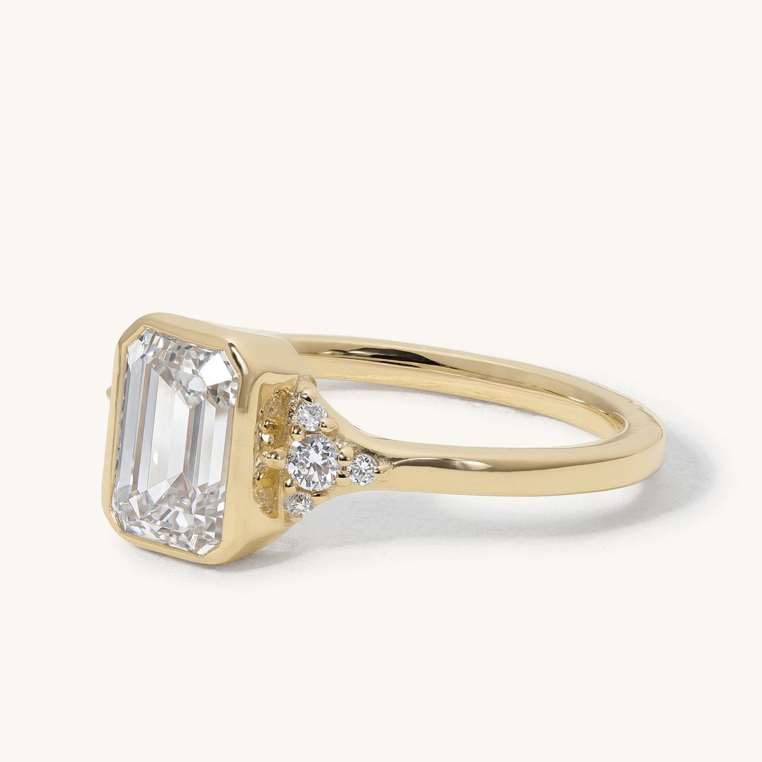 dilsey_emerald_bezel_solitaire_lab_grown_engagement_ring_01