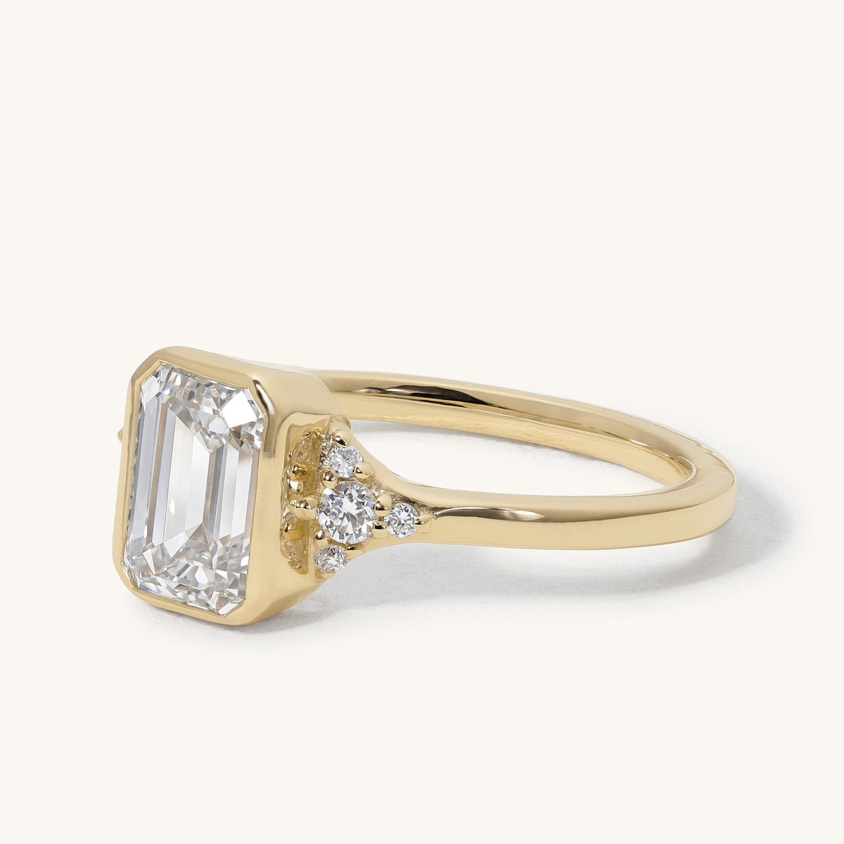 dilsey_emerald_bezel_solitaire_lab_grown_engagement_ring_02