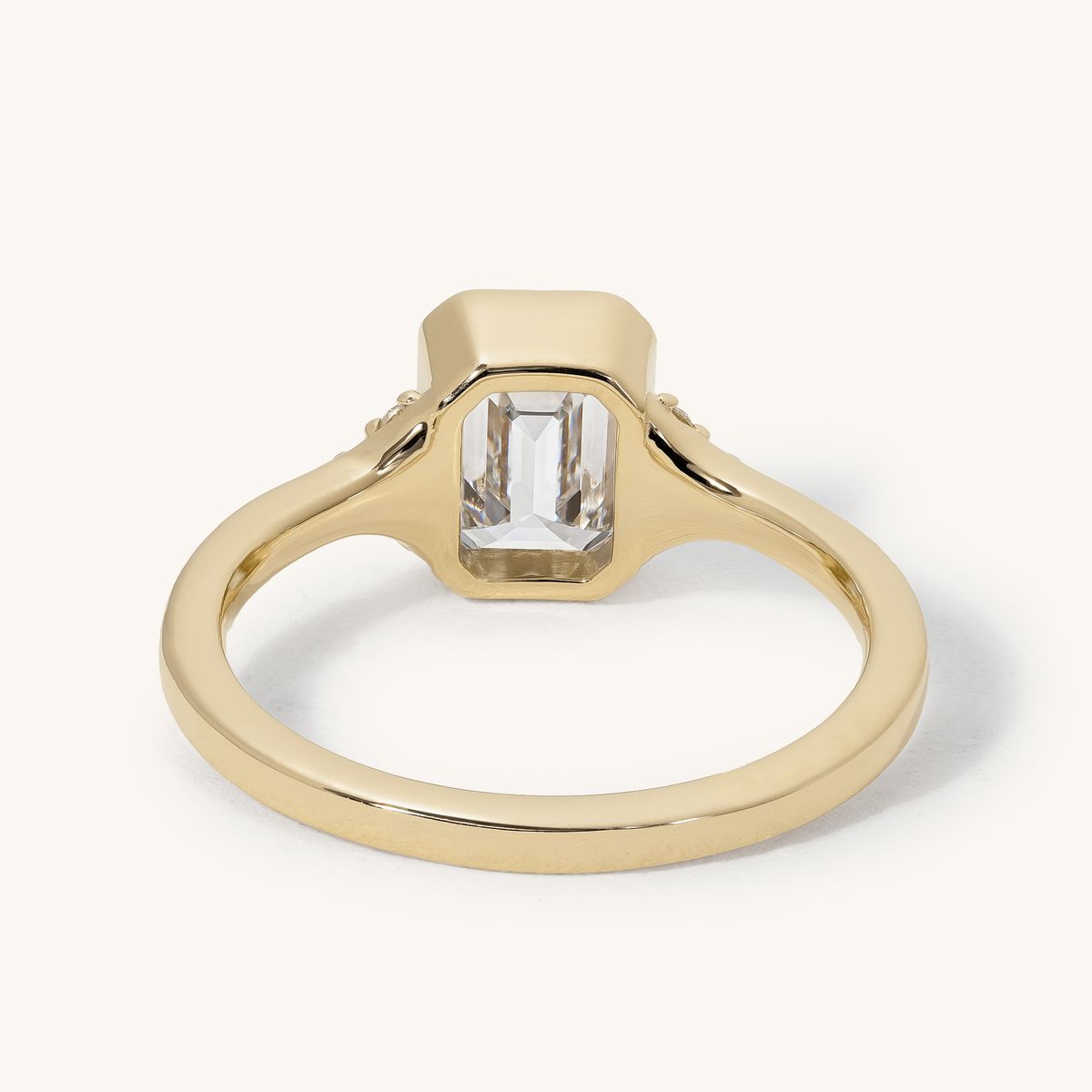 dilsey_emerald_bezel_solitaire_lab_grown_engagement_ring_04