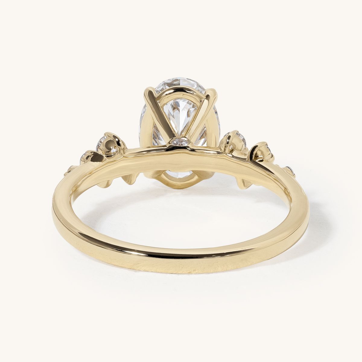 jacira_oval_solitaire_clustered_shoulders_engagement_ring_04